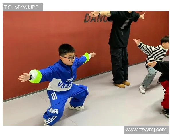 成都街舞队包夹现象解析与街舞文化的深度探讨 成都街舞队包夹现象解析与街舞文化的深度探讨